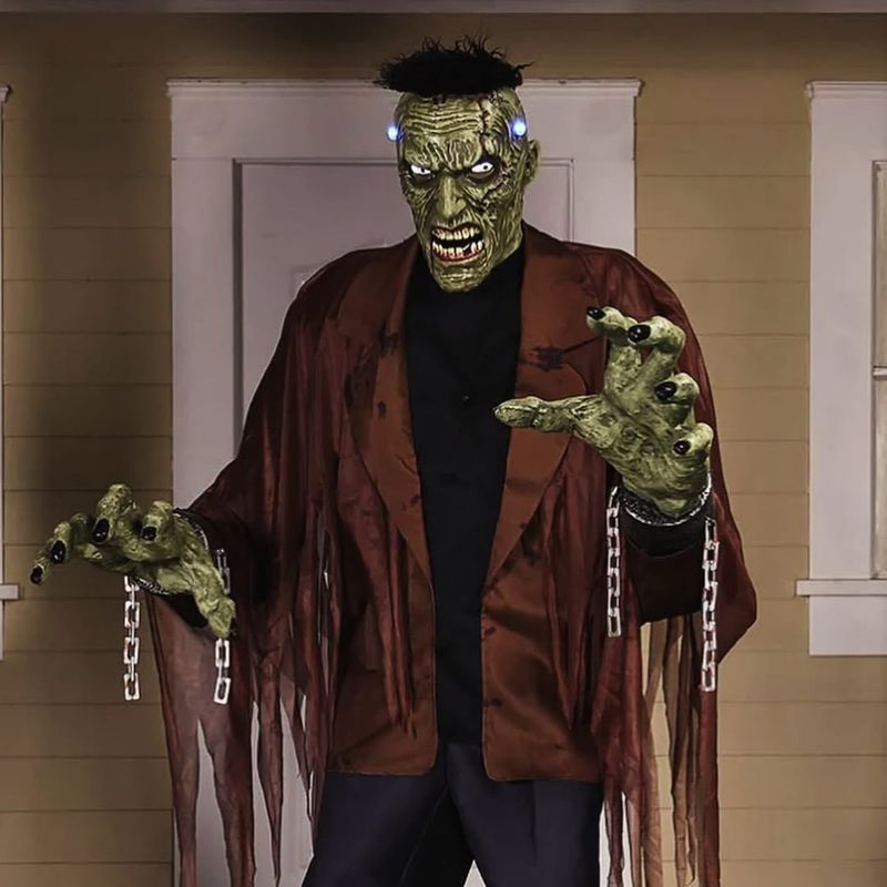 Animatronic Monsters & Moving Figures