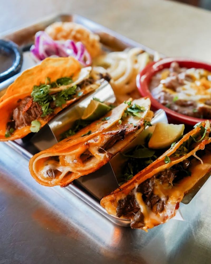 13 Oregon Mexican Restaurants Known For Bold, Authentic Salsa Creations - Decor Hint Si Casa Flores