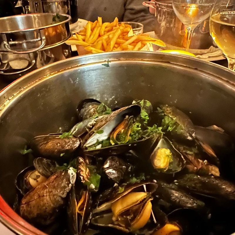 13 New York Seafood Restaurants Locals Love More Than The Tourists Do - Decor Hint Flex Mussels