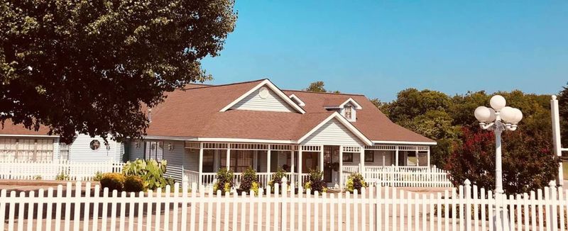 11 Oregon Chicken-Fried Steaks Keeping Country Cooking Alive - Decor Hint Country Cottage Restaurant - Cottage Grove