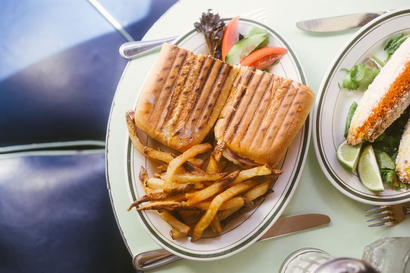 19 New York Mexican Restaurants Bringing Authentic Salsa And Serious Heat - Decor Hint Café Habana