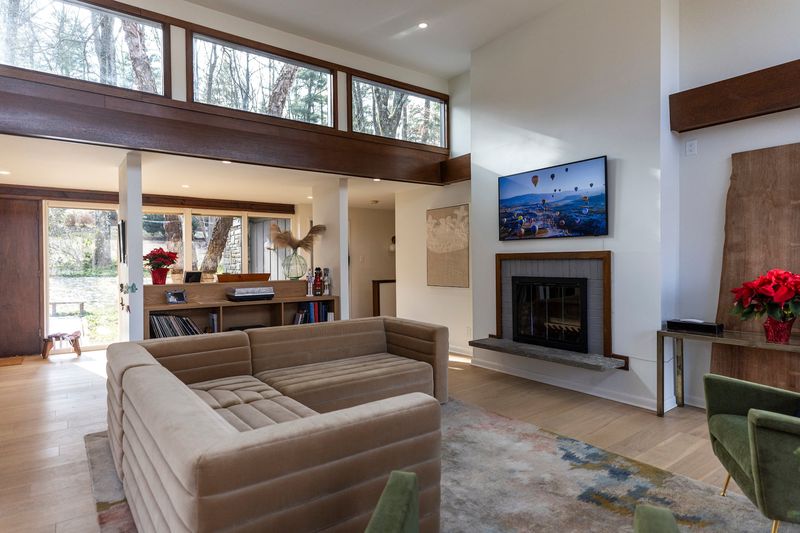 Mid-Century Roots Honored With Modern Furnishings