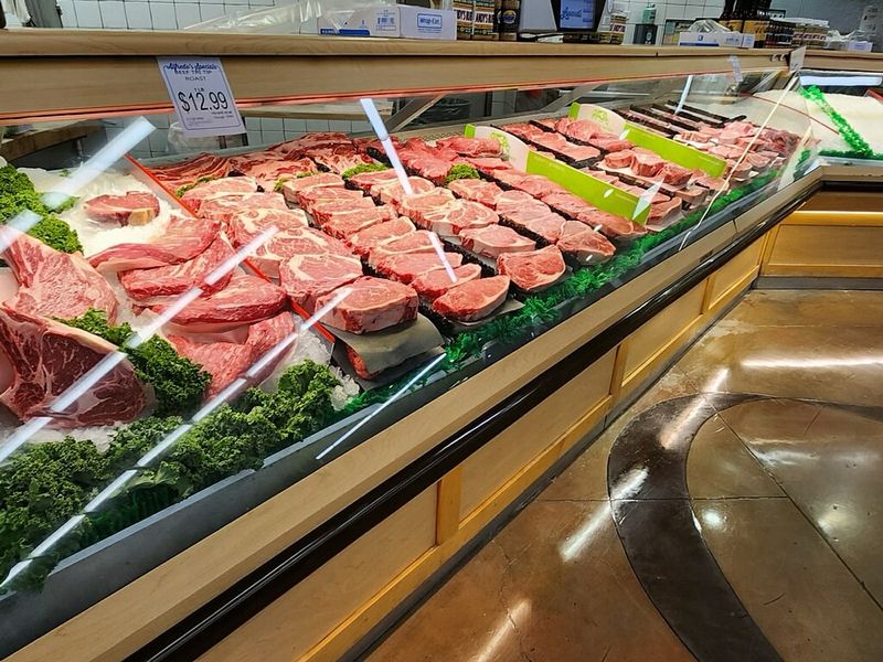 15 California Grocery Stores Known For Quality Meat And Farm-Fresh Cuts - Decor Hint Lunardi's Markets