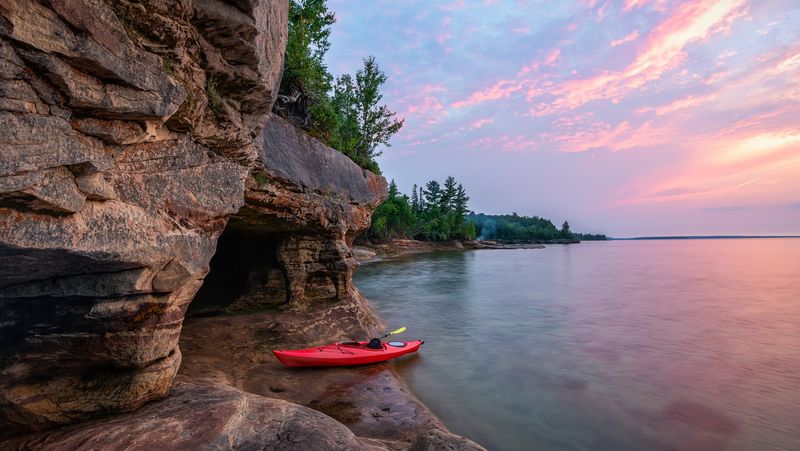 Michigan's Paddler's Inn Offers A Front-Row Seat To Lake Superior Adventures - Decor Hint Local Wildlife And Scenic Shoreline Views