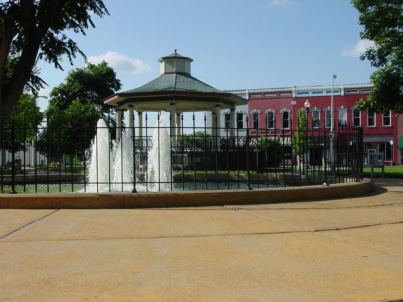This Welcoming Kansas City Offers Lakeside Calm, Scenic Trails, And Heartfelt Festivals - Decor Hint Downtown Paola's Park Square And Local Shops