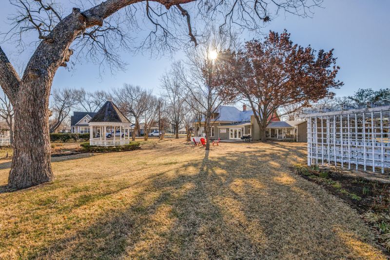 Inside A Texas Victorian Revival Brimming With Color, Charm, And Character - Decor Hint Restoration Approach