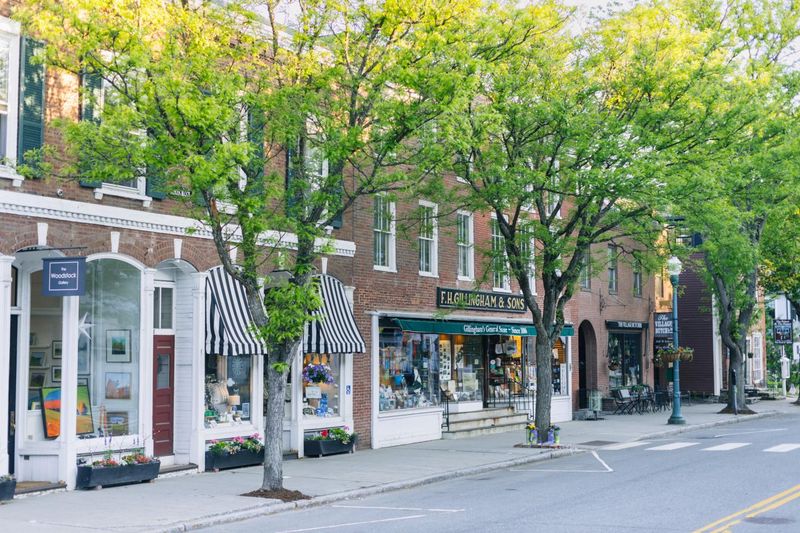 Boutiques, Shops & Local Artisans