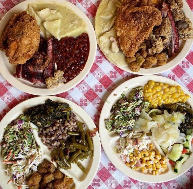 16 Mississippi Family-Run Fried Chicken Restaurants You'll Drive Miles For - Decor Hint Mama Hamil's Southern Cookin' & BBQ - Madison
