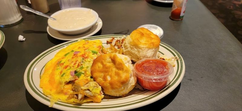 15 Small-Town Arkansas Restaurants Overflowing With Charm - Decor Hint Myrtie Mae's
