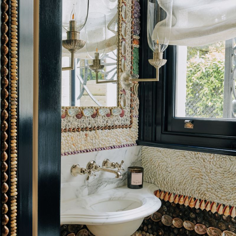 12 Florida Home Décor Styles That Scream Tourist Not Timeless - Decor Hint Seashell Everything Collection