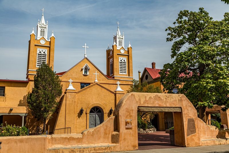 Albuquerque Adventures You Need To Try At Least Once - Decor Hint Explore Old Town Albuquerque