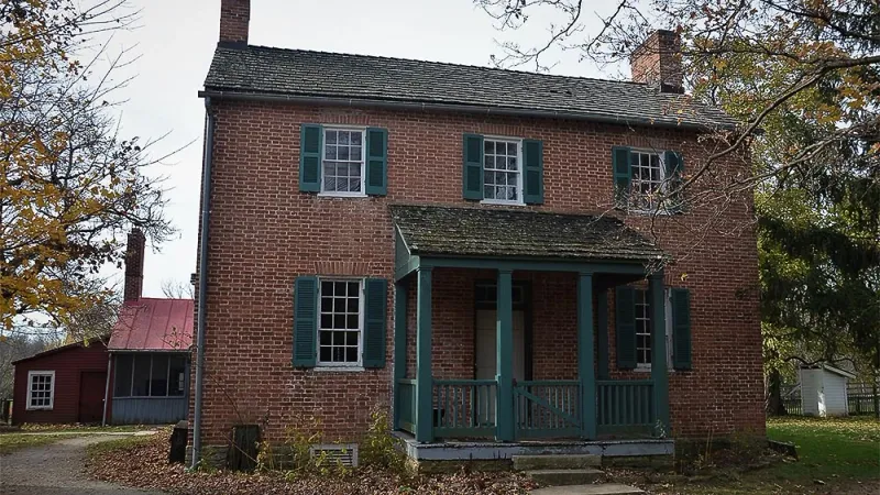 10 Washington Home Styles Experts Say Could Lose Appeal By 2030 - Decor Hint Homes Without Energy-Efficient Features