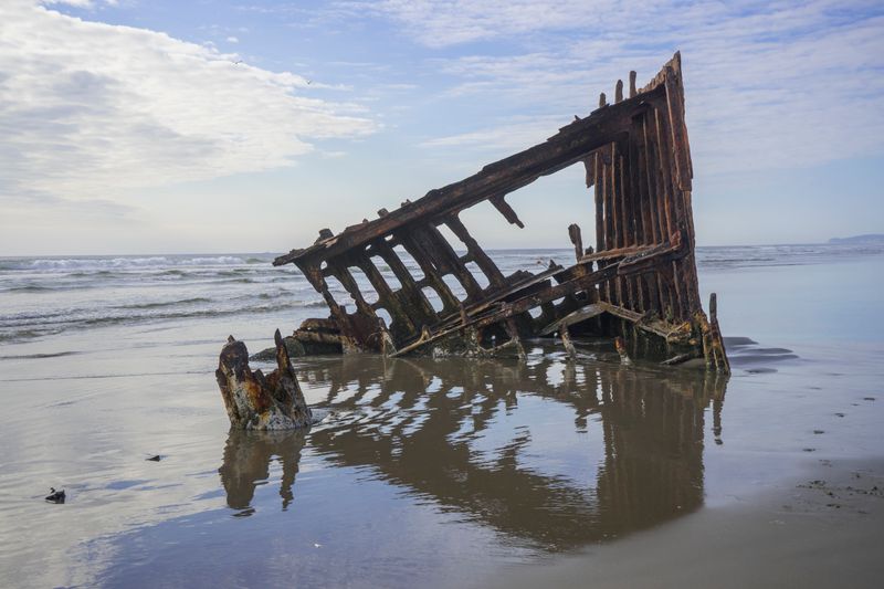 Explore The Charming Coastal Town That Marks The End Of The Oregon Trail - Decor Hint Peter Iredale Shipwreck