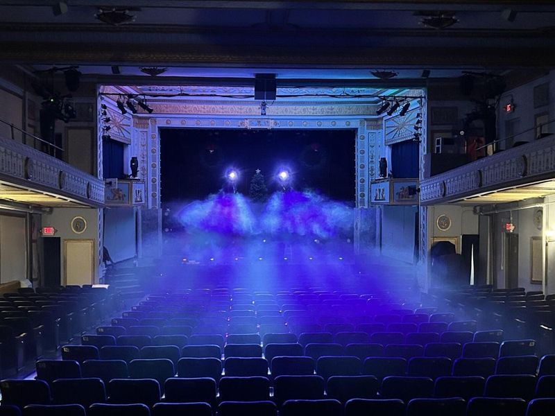 The Apollo Civic Theatre: Spirits Of The Stage