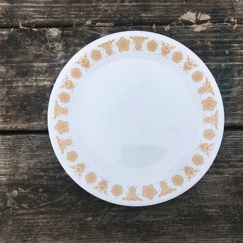 10 Vintage Dishware Patterns That Never Go Out Of Style In Ohio - Decor Hint Corelle Butterfly Gold