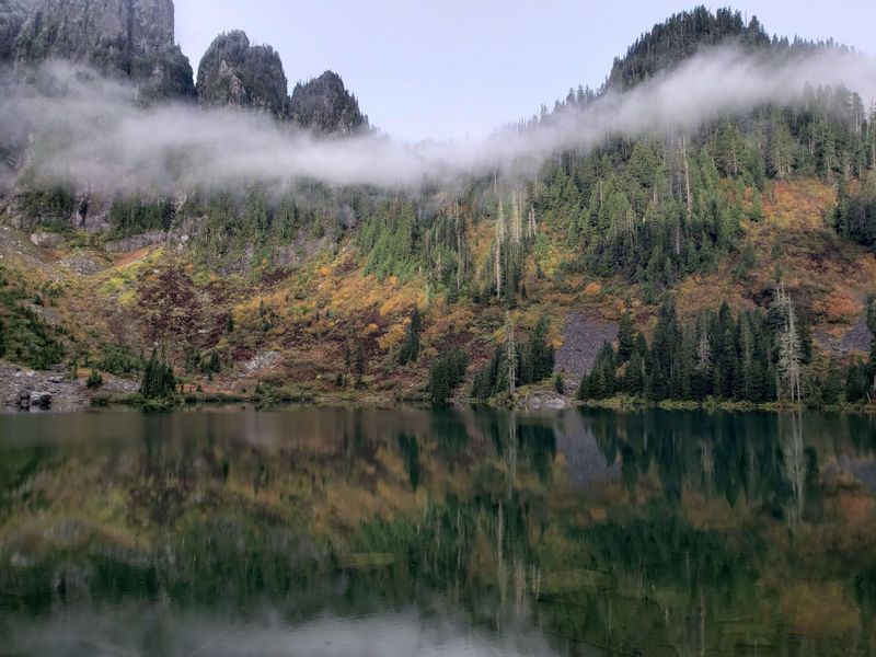 Must Try Beginner Trails In Washington For The Perfect Fall Getaway - Decor Hint Lake Twentytwo Trail