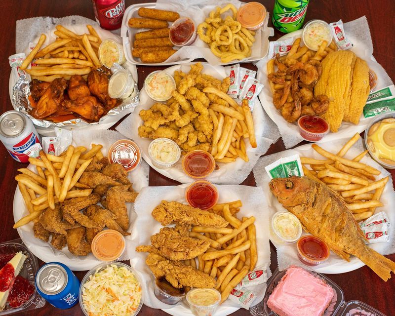 11 Ohio Catfish Cafés Where Locals Dig Into Comfort Food Classics - Decor Hint Hook Fish & Chicken - Dayton