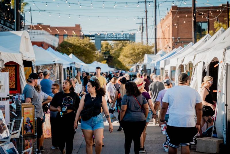 13 Texas Handmade Art Fairs Full Of Local Flavor Craftsmanship And Community - Decor Hint Deep Ellum Arts Festival in Dallas