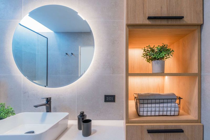 11 Florida Bathroom Remodels Homeowners Wish They'd Skipped - Decor Hint Custom Lighting Redesign