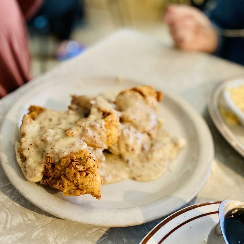 People Drive Across Georgia Just For These Buffet Favorites - Decor Hint Mrs. Winner's Country Fried Steak
