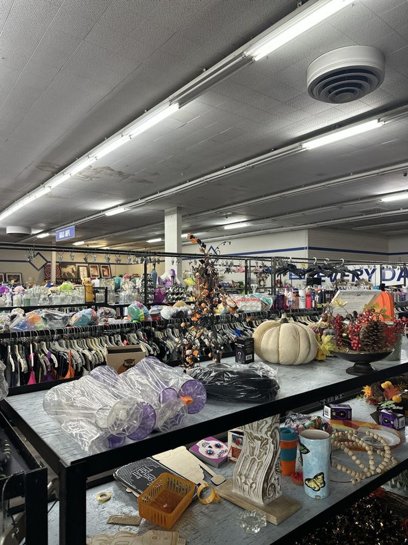 Sav Mor Thrift Store
