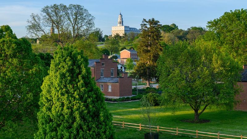 Once-Peaceful Illinois Towns Now Overwhelmed By Tourists - Decor Hint Nauvoo: Religious History Draws Pilgrims