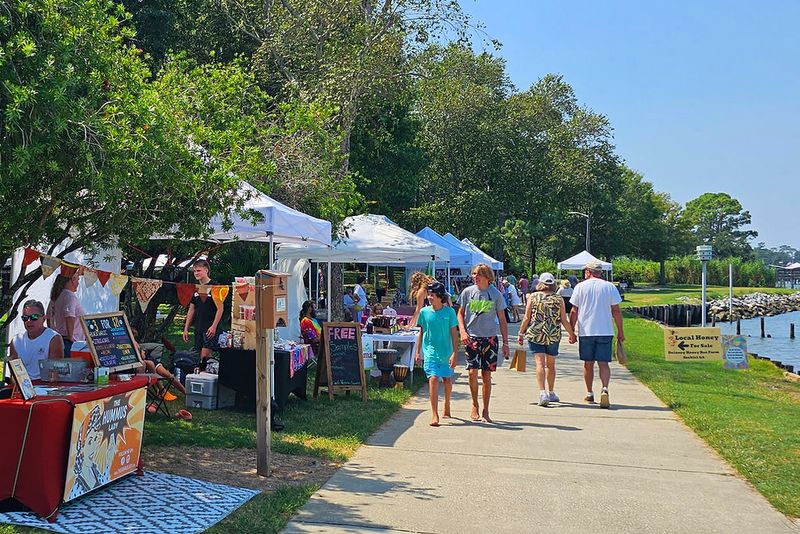 12 Must-Visit Alabama Maker Markets Celebrating Local Art And Creativity - Decor Hint Mobile Arts Market - Mobile