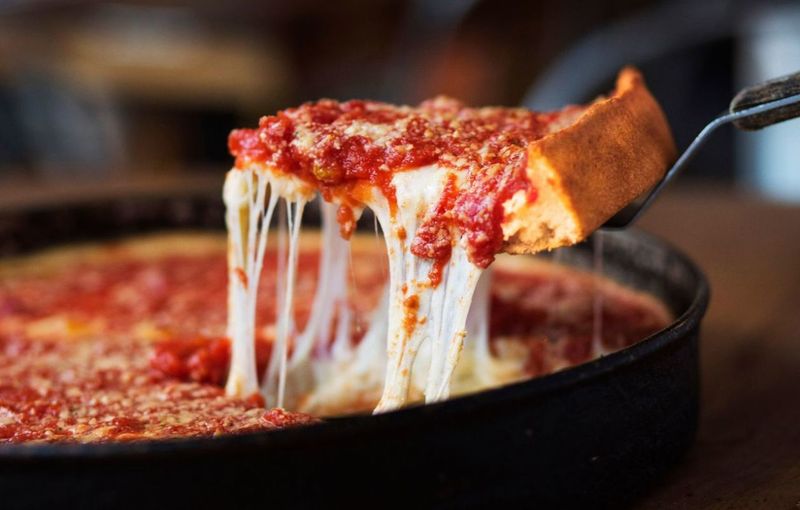 Illinois Hidden Restaurants Everyone Seems To Know About - Decor Hint Lou Malnati's Pizzeria