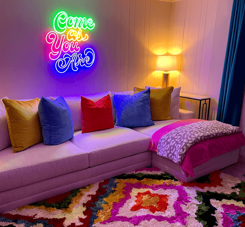 California Designers Say These 2010s Living Room Trends Need To Go - Decor Hint Neon Signs
