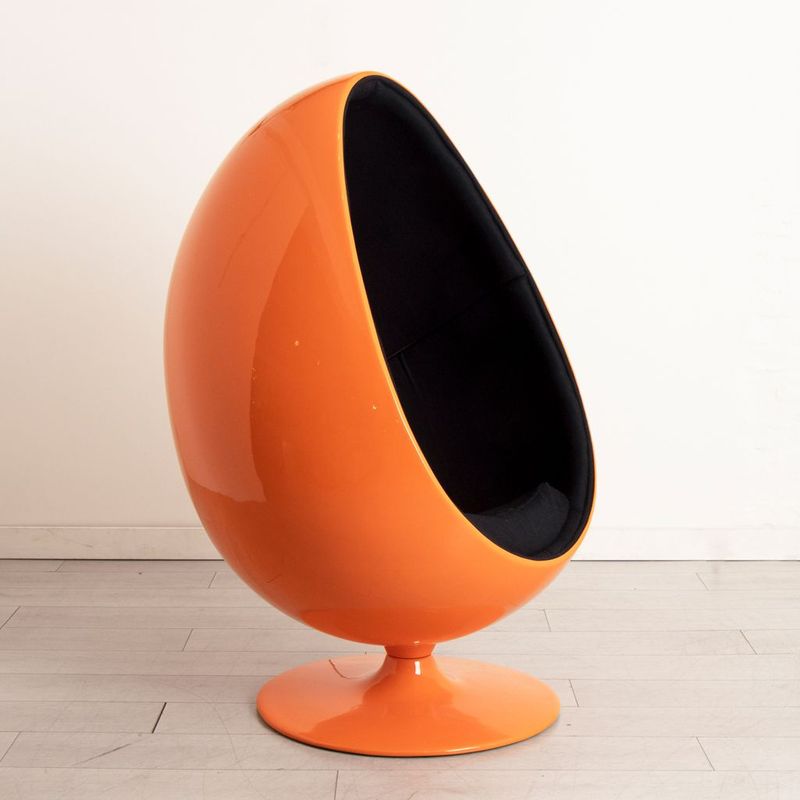 Egg Chairs and Pod Seating