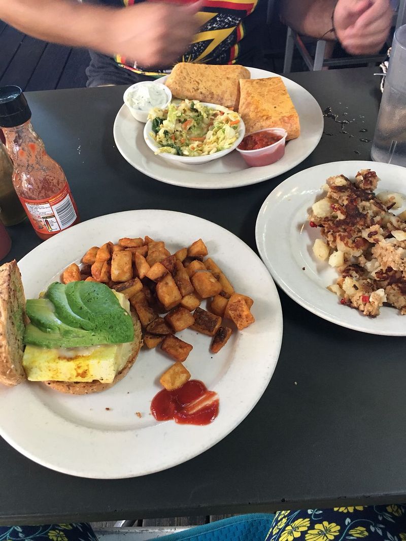 12 Rhode Island Fish Fry Spots Locals Swear Taste Like Tradition - Decor Hint Crazy Burger