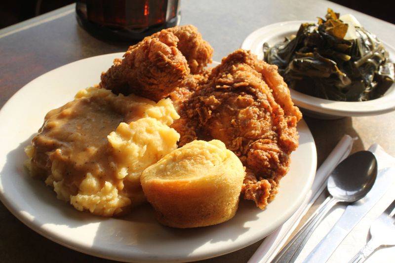 Georgia Soul Food Restaurants That Feel Like A Sunday Dinner At Grandma's - Decor Hint Busy Bee Cafe