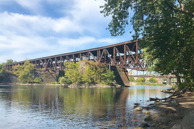 10 Abandoned Pennsylvania Railroads Nature Is Slowly Taking Back - Decor Hint Lehigh Valley Railroad - Along The Lehigh River