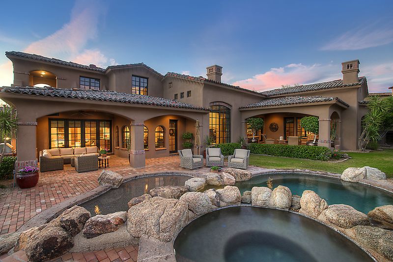 Chandler: Suburban Desert Chic With Tech-Forward Design