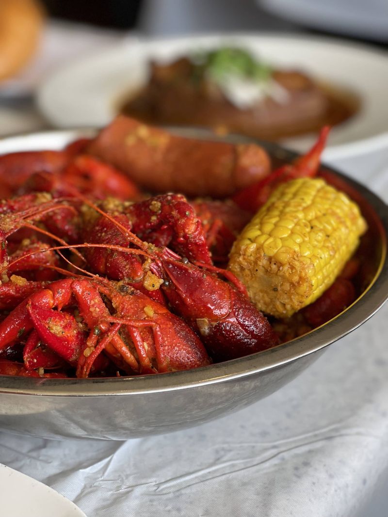 People Drive From Across Texas For This All-You-Can-Eat Seafood Restaurants - Decor Hint Crawfish and Noodles in Houston
