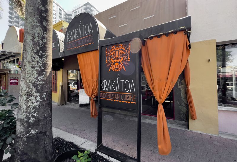 Hollywood's Finest Restaurants For Every Taste - Decor Hint Krakatoa