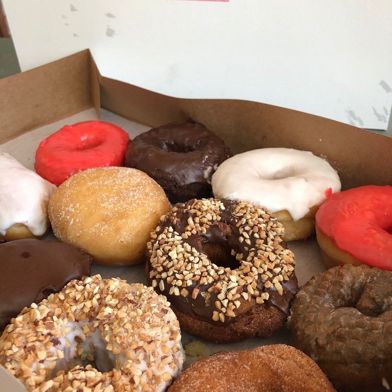 Overhyped Donut Shops In St Charles IL That Don't Live Up To The Buzz - Decor Hint Dough Dreams