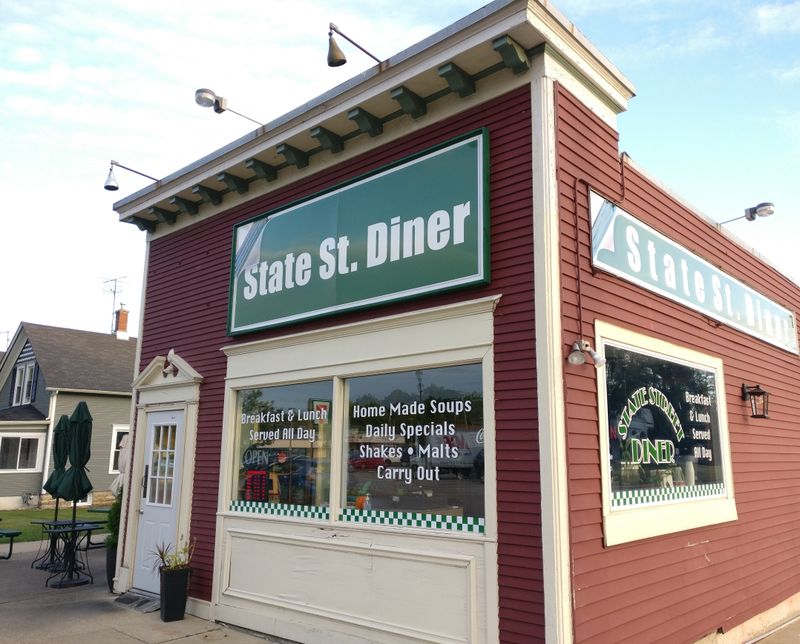17 Illinois Diners Where Comfort Food Still Feels Like Home - Decor Hint State Street Diner – Geneva