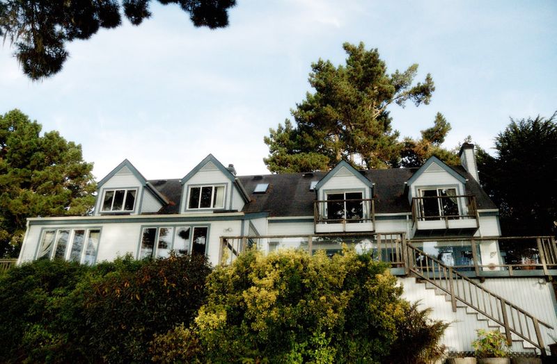 Cozy California Inns That Capture Perfect Cottagecore Vibes - Decor Hint The Lost Whale Inn
