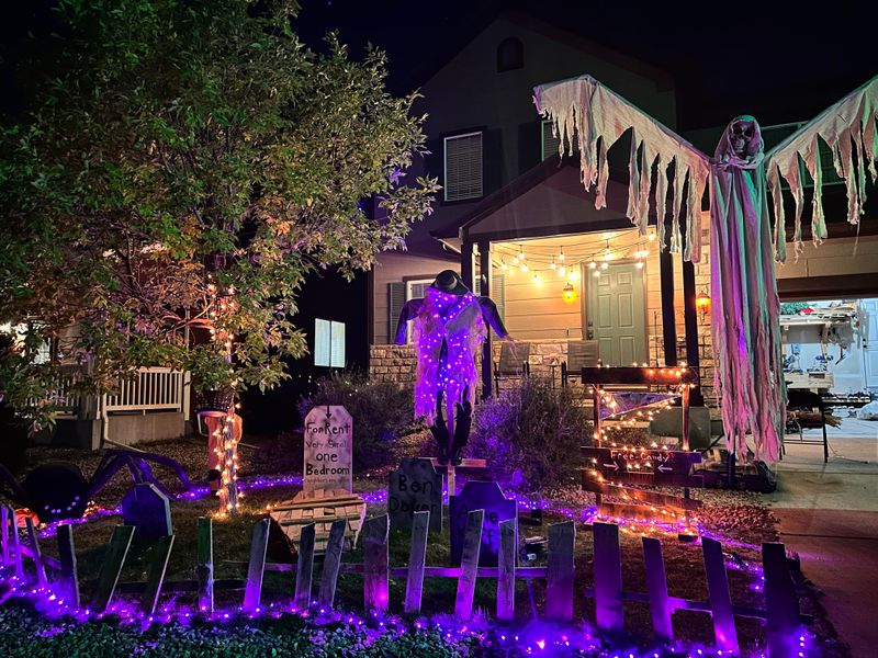 Massachusetts Celebrates With 19 Magical Halloween Displays Neighbors Love - Decor Hint Spooky Graveyard Scene