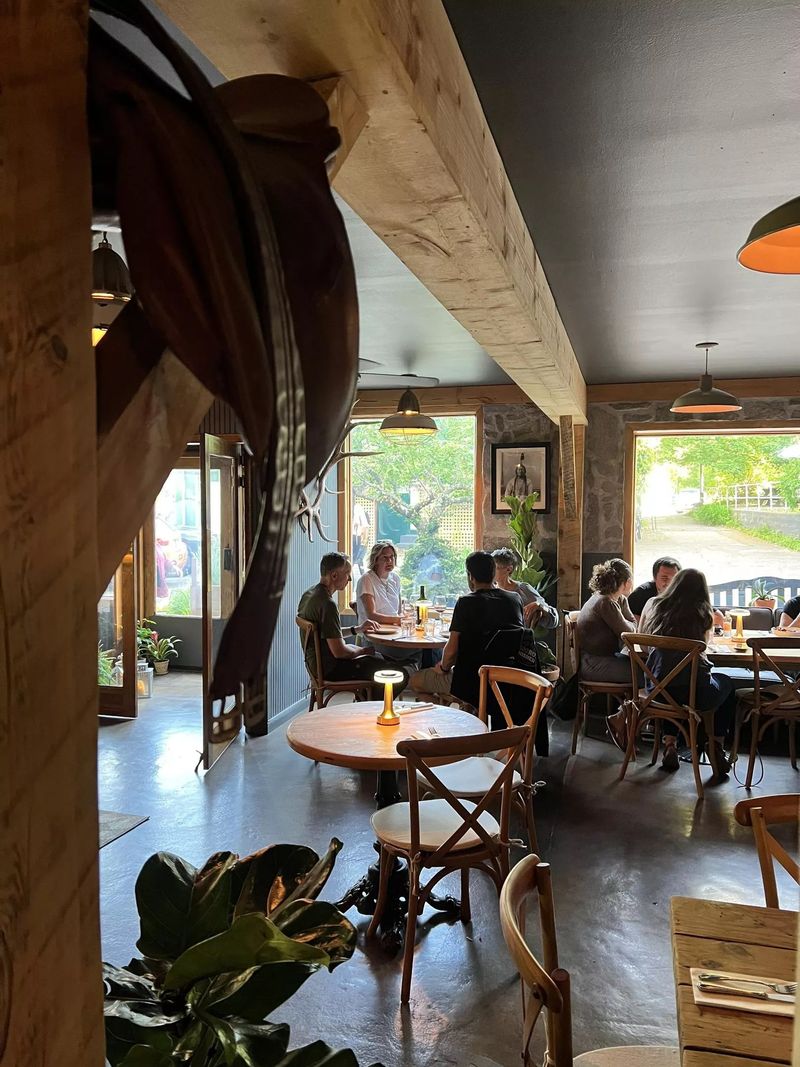 20 Cozy Fall Dates In New York's Most Enchanting Places - Decor Hint Sip Hot Cider At A Cozy Café In Woodstock