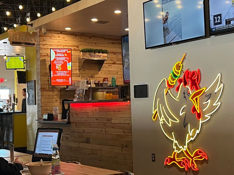 12 New Mexico Cafés Frying Up Golden Chicken The Old-Fashioned Way - Decor Hint Kūkri (Halal Hot Chicken) - Albuquerque / Rio Rancho