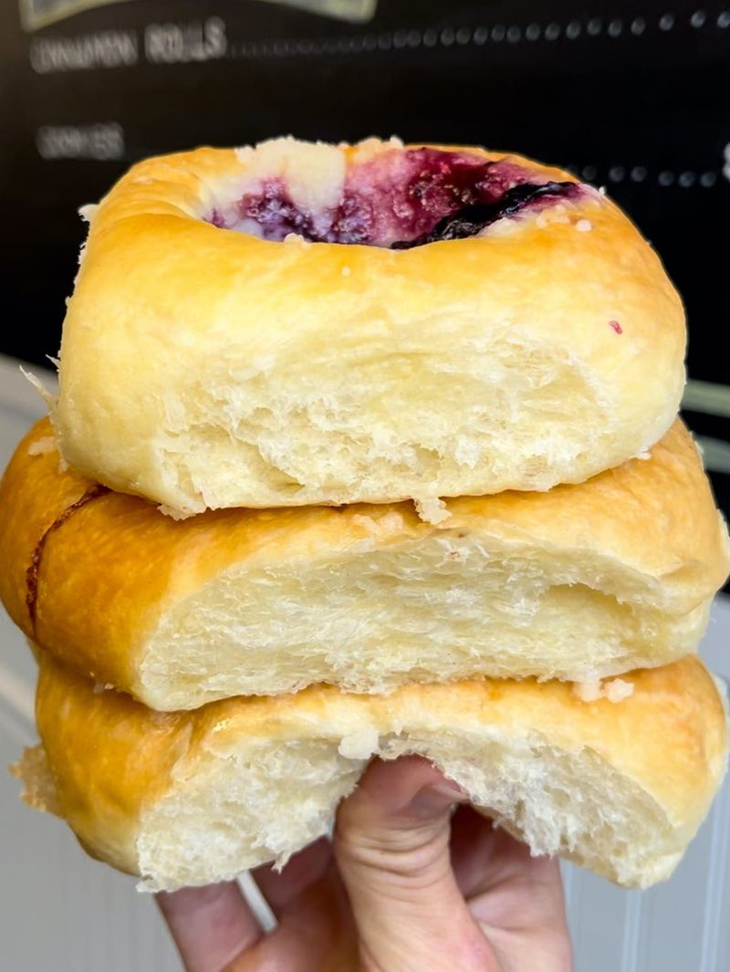 10 Texas Donut Shops Locals Swear Are Among America's Best - Decor Hint Lone Star Kolaches