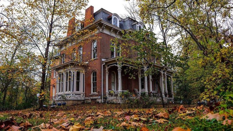 Once-Peaceful Illinois Towns Now Overwhelmed By Tourists - Decor Hint Alton: Haunted History Attracts Ghost Hunters