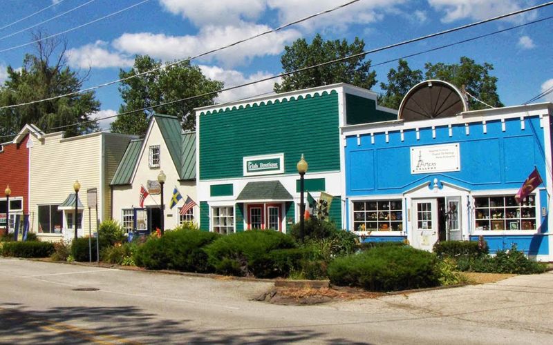 Once-Peaceful Illinois Towns Now Overwhelmed By Tourists - Decor Hint Long Grove: Covered Bridge Brings Suburban Shoppers