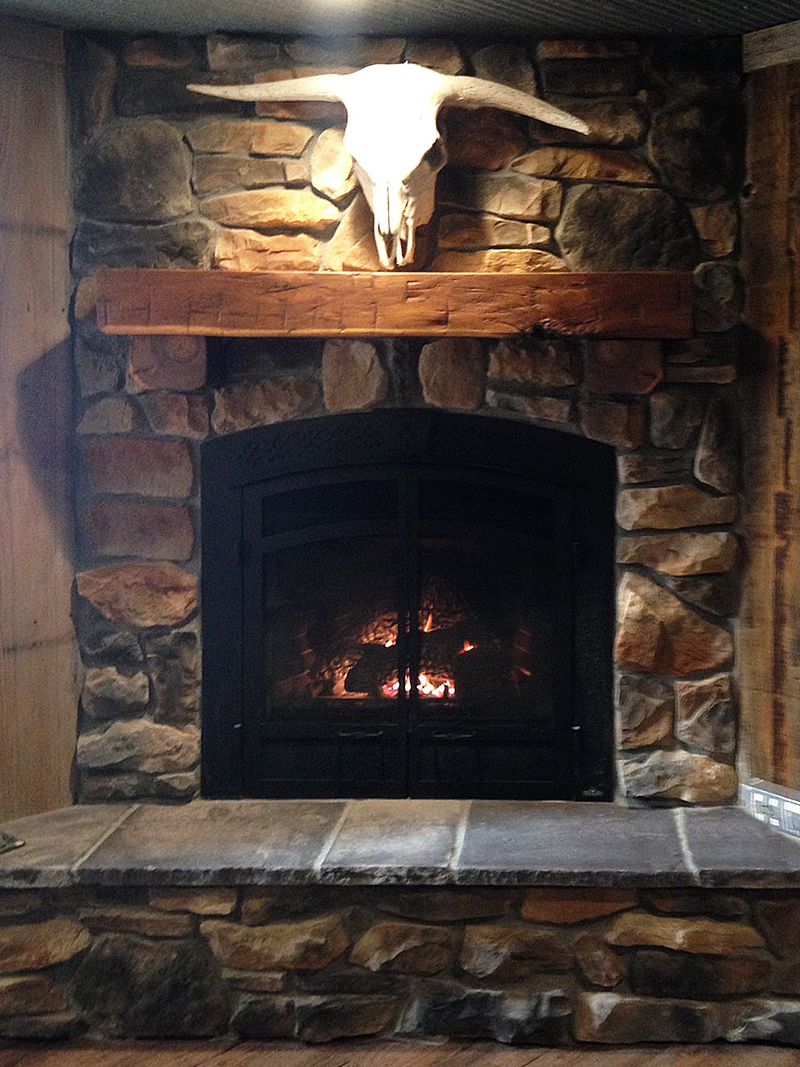15 Living Oak Designs From Tierra's Texas That Showcase True Southern Sophistication - Decor Hint Oak Mantel with Corbel Supports