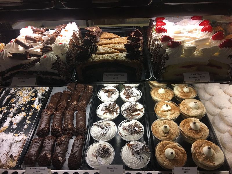 Astoria Pastry Shop - Detroit