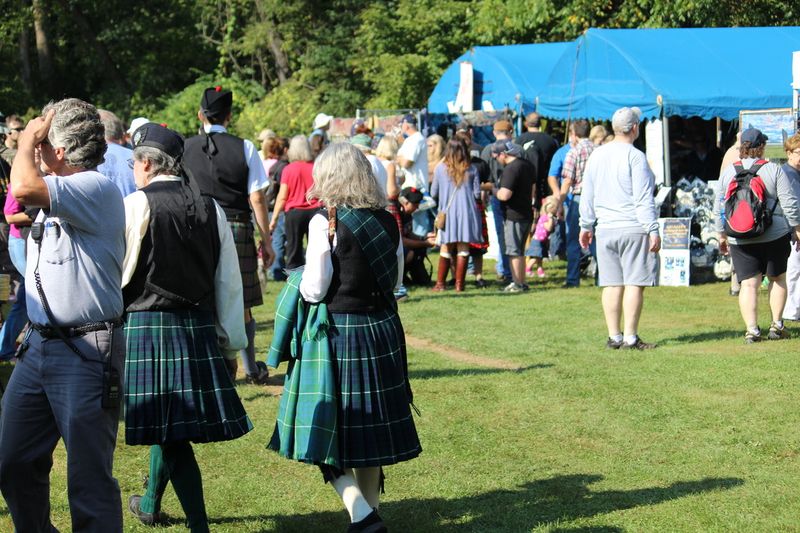 People Drive From All Over Pennsylvania To These Craft Fairs For One-Of-A-Kind Finds - Decor Hint Ligonier Highland Games Artisan Marketplace