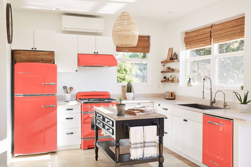 10 Ohio Kitchen Styles Falling Out Of Favor With Homeowners This Year - Decor Hint Matching Appliance Suites in Bold Colors