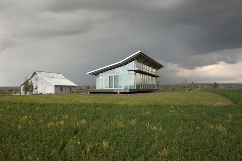Ultra-Modern Glass Boxes